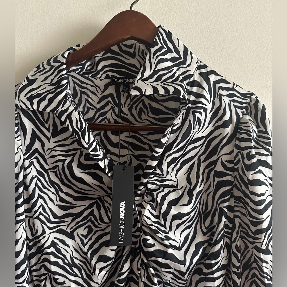 FASHION NOVA Zebra Collared Mini Dress SIZE MEDIUM Animal Short Mini Button Long - Picture 3 of 7